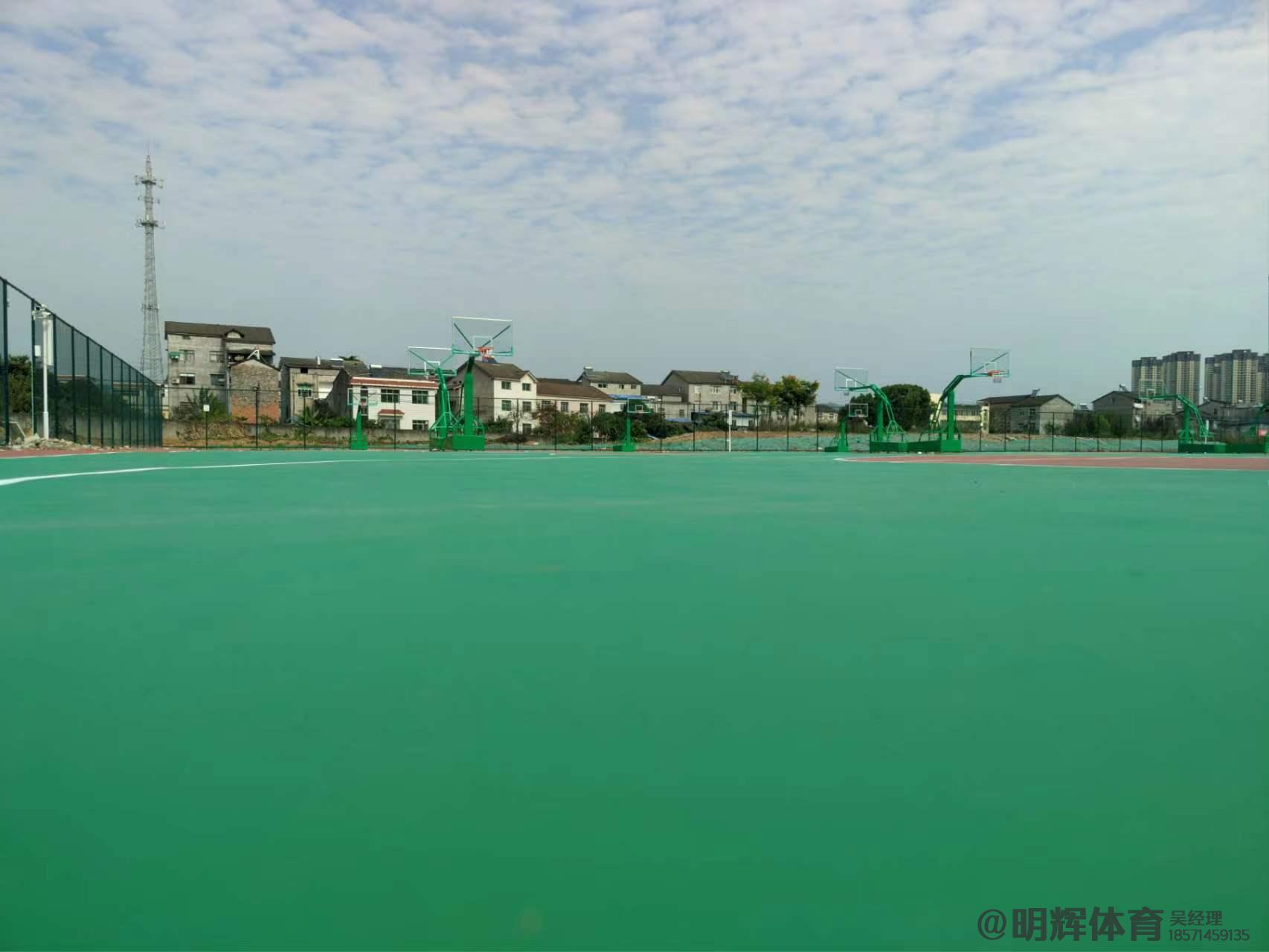 扎囊硬地丙烯酸球场的优缺点